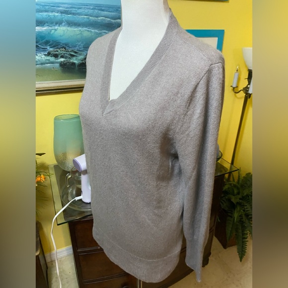 Cashmere Long Sleeve V-Neck Sweater Top - Picture 2 of 8